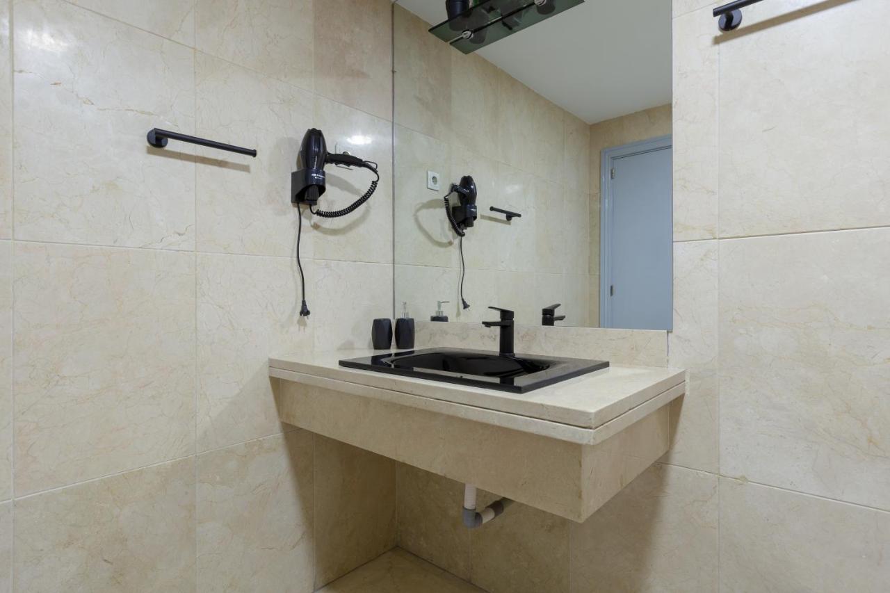 Luminoso Apartamento De Dos Habitaciones Con Terraza Y Parking En El Centro Μάλαγα Εξωτερικό φωτογραφία