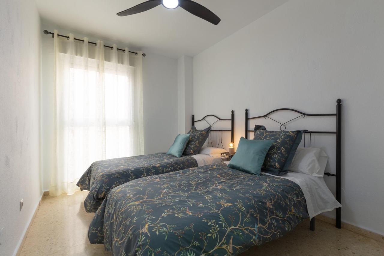 Luminoso Apartamento De Dos Habitaciones Con Terraza Y Parking En El Centro Μάλαγα Εξωτερικό φωτογραφία